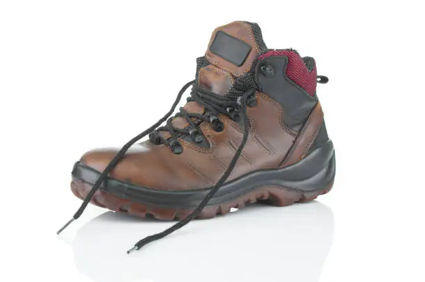 تصویر 3 از کفش ایمنی هیرا زیره ضد لغزش با تهویه مناسب