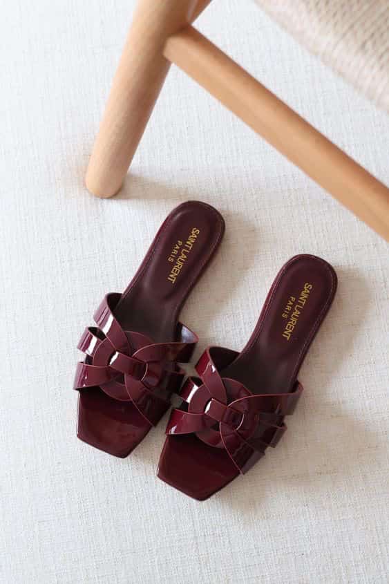 صندل زنانه مجلسی با طراحی خاص و بندهای ظریف