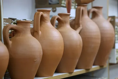 تصویر 1 از کوزه سفالی با طراحی سنتی و زیبا