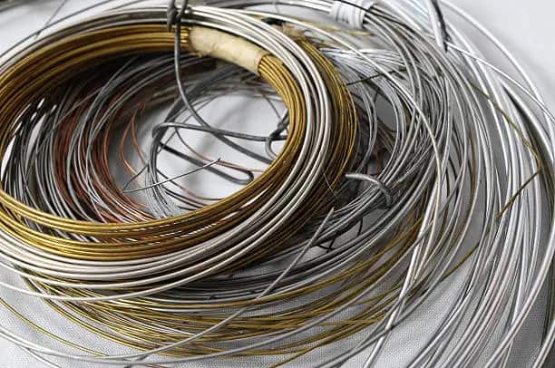 سیم خار دار مفتولی کاربردی برای حصار و ایمنی