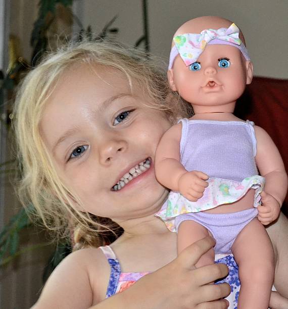 تصویر 3 از عروسک کودک دختر در طرح‌ های متنوع و ظریف