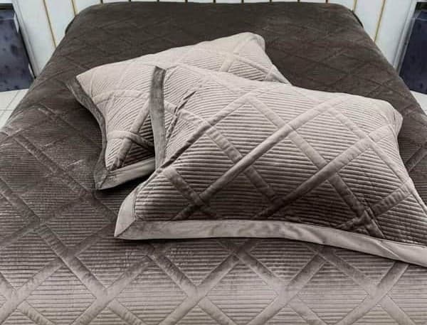 تصویر 1 از رو تختی مخمل با کیفیت بالا و جلوه‌ای روشن و زیبا