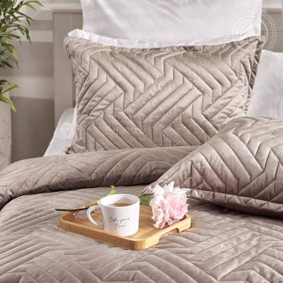 رو تختی مخمل با کیفیت بالا و جلوه‌ای روشن و زیبا