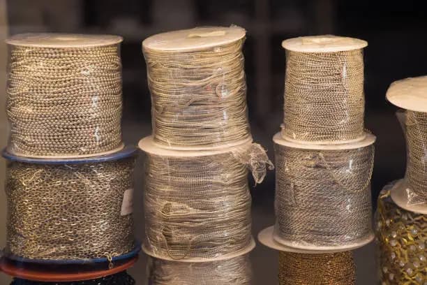 سیم مفتولی ساخته شده از فلز با دوام