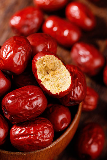 تصویر 1 از عناب تازه برداشت روز با طراوت طبیعی و بافت نرم