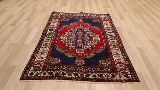 فرش دستباف لاکی طرح سنتی رنگ درخشان