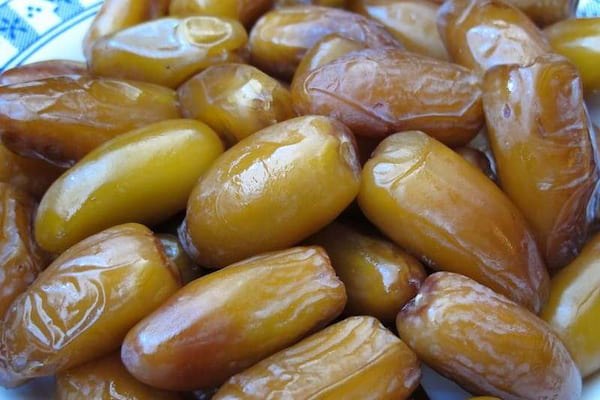 خرما عسلی طبس با سایز درشت و طعمی ناب