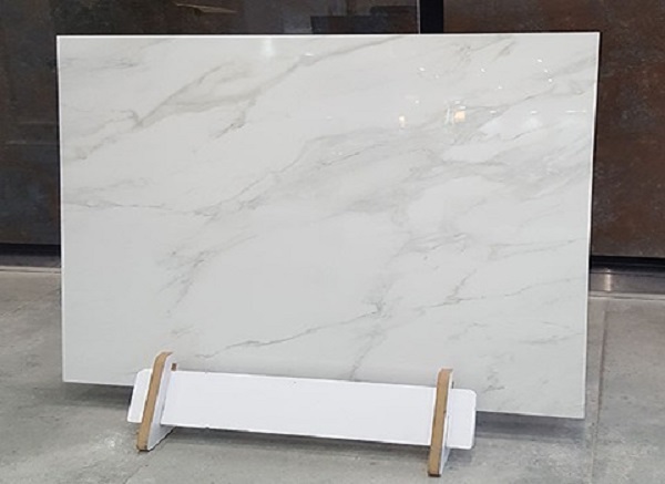 سرامیک پرسلان لعابدار با سطح صاف و رنگ پایدار