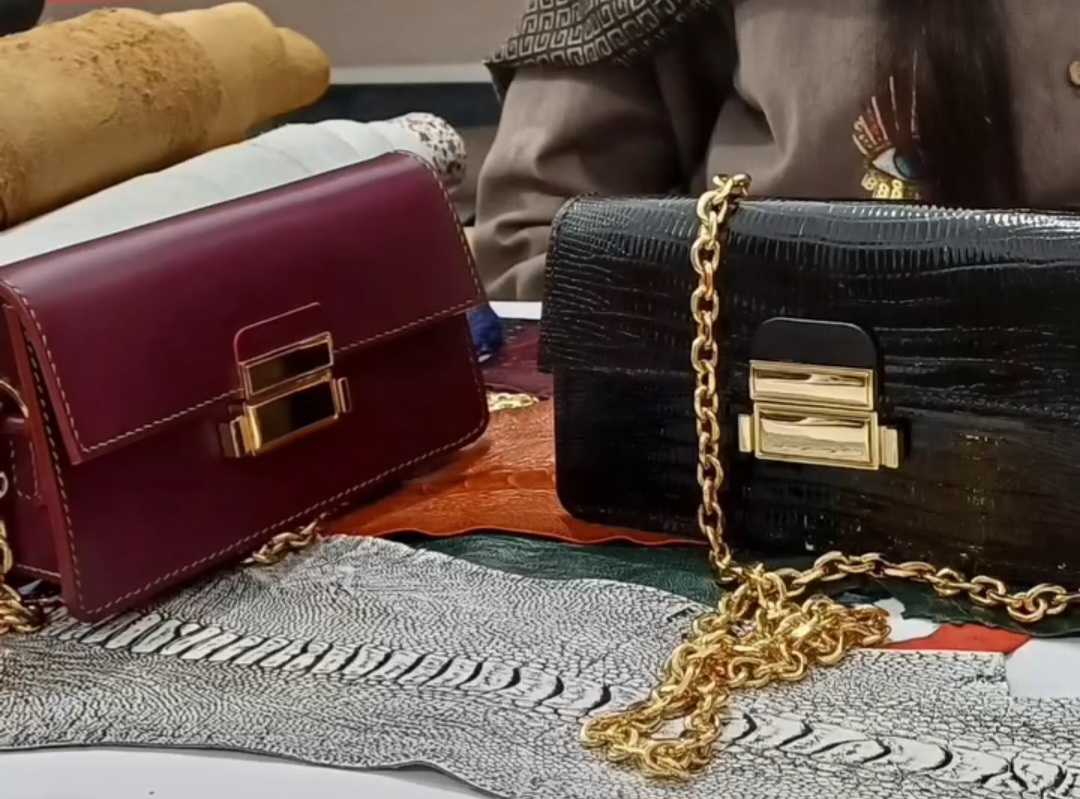 کیف زنانه چرم مجلسی با قیمت استثنایی