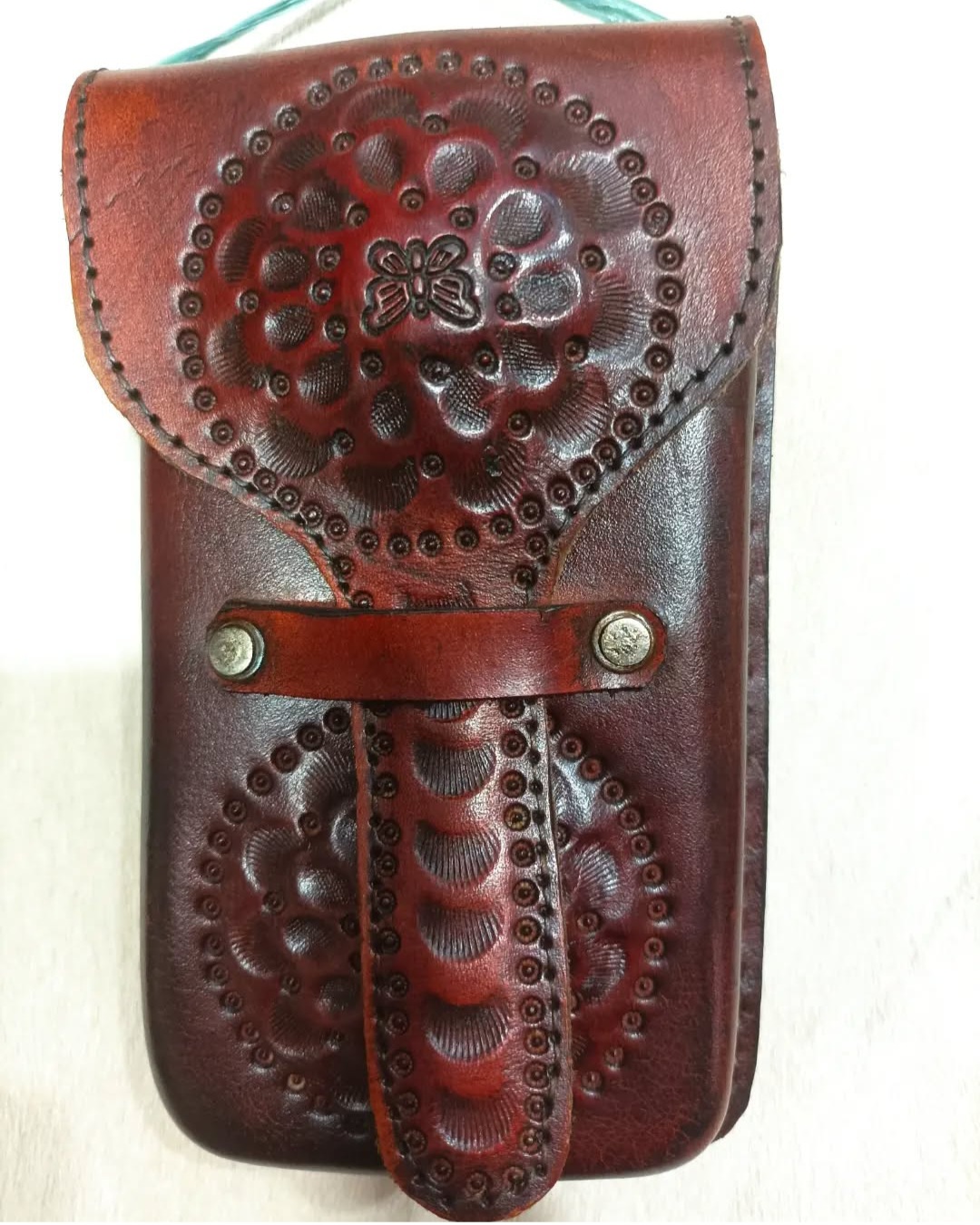 کیف موبایل چرم دستدوز حکاکی با قیمت استثنایی