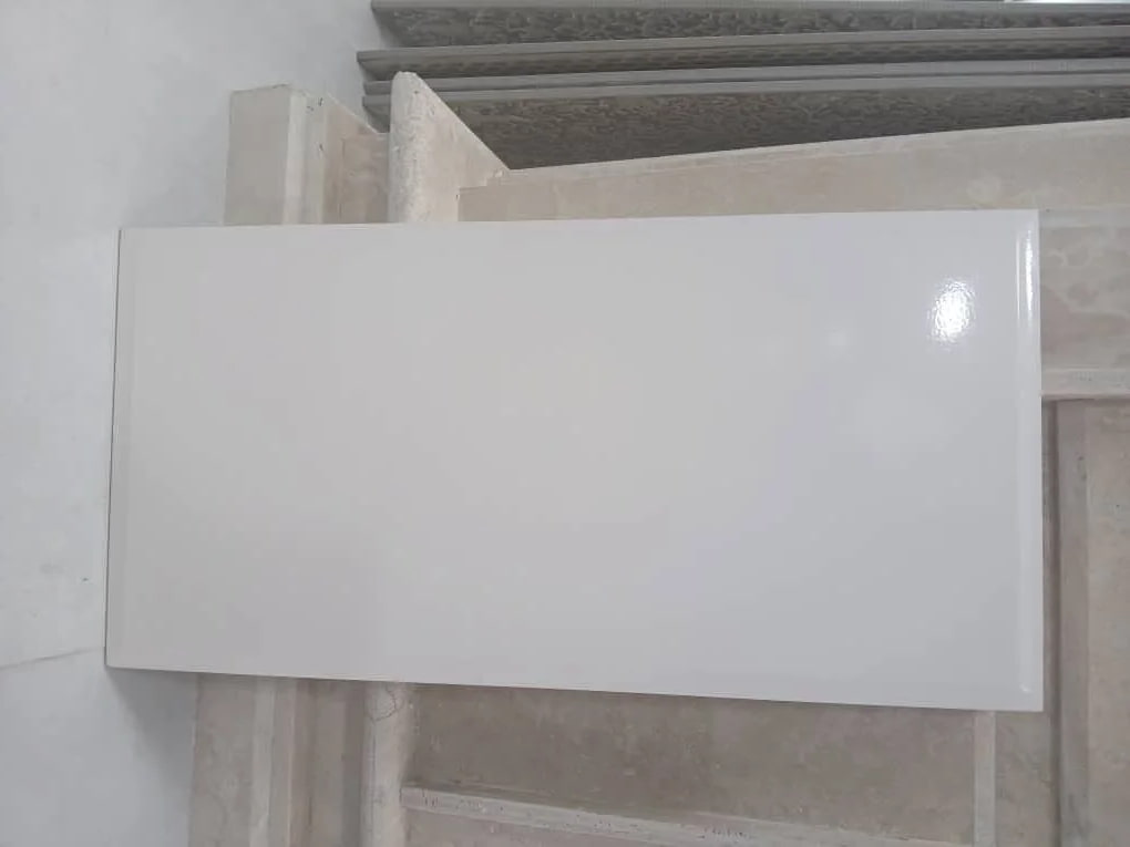 سرامیک سفید ساده در طرح بندی و رنگ بندی های مدرن و جذاب