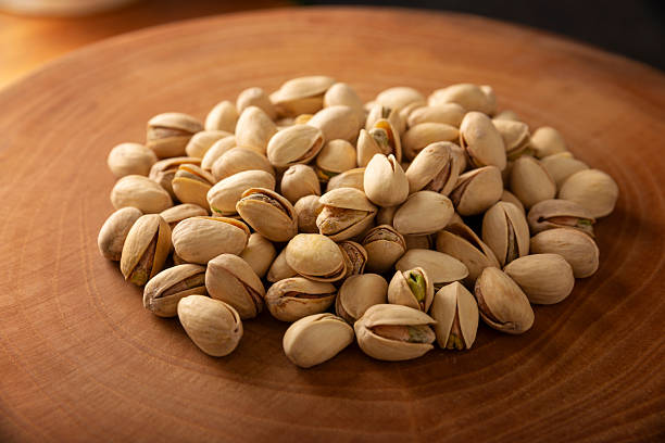 پسته احمد آقایی با پوست قیمت مناسب اقتصادی