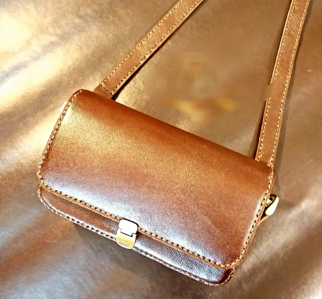 کیف دوشی زنانه چرم دستدوز درفروش فوق العاده