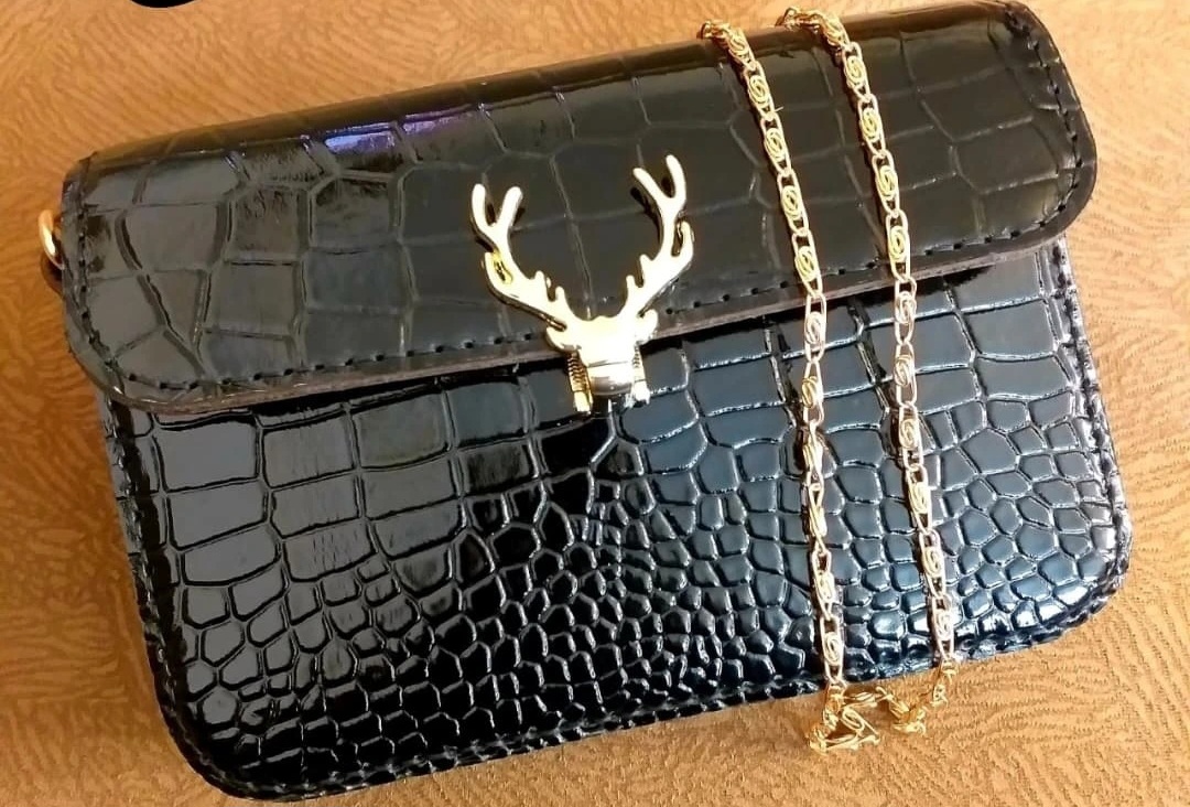 کیف دوشی زنانه چرم دستدوز باقیمت ارزان