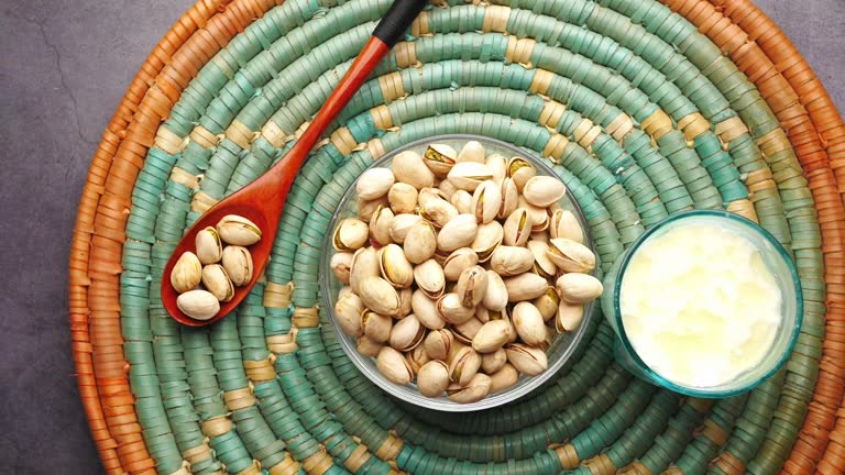 پسته احمد آقایی رفسنجان دو کیلویی کیسه وکیوم