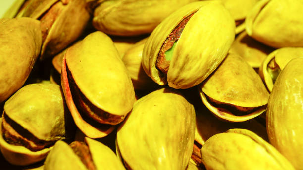 پسته احمد آقایی زعفرانی درجه یک ممتاز