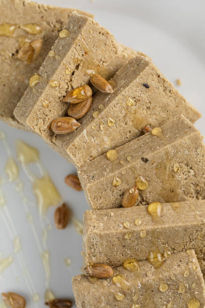 حلوا ارده پسته ای مرغوب با طعمی به یاد ماندنی