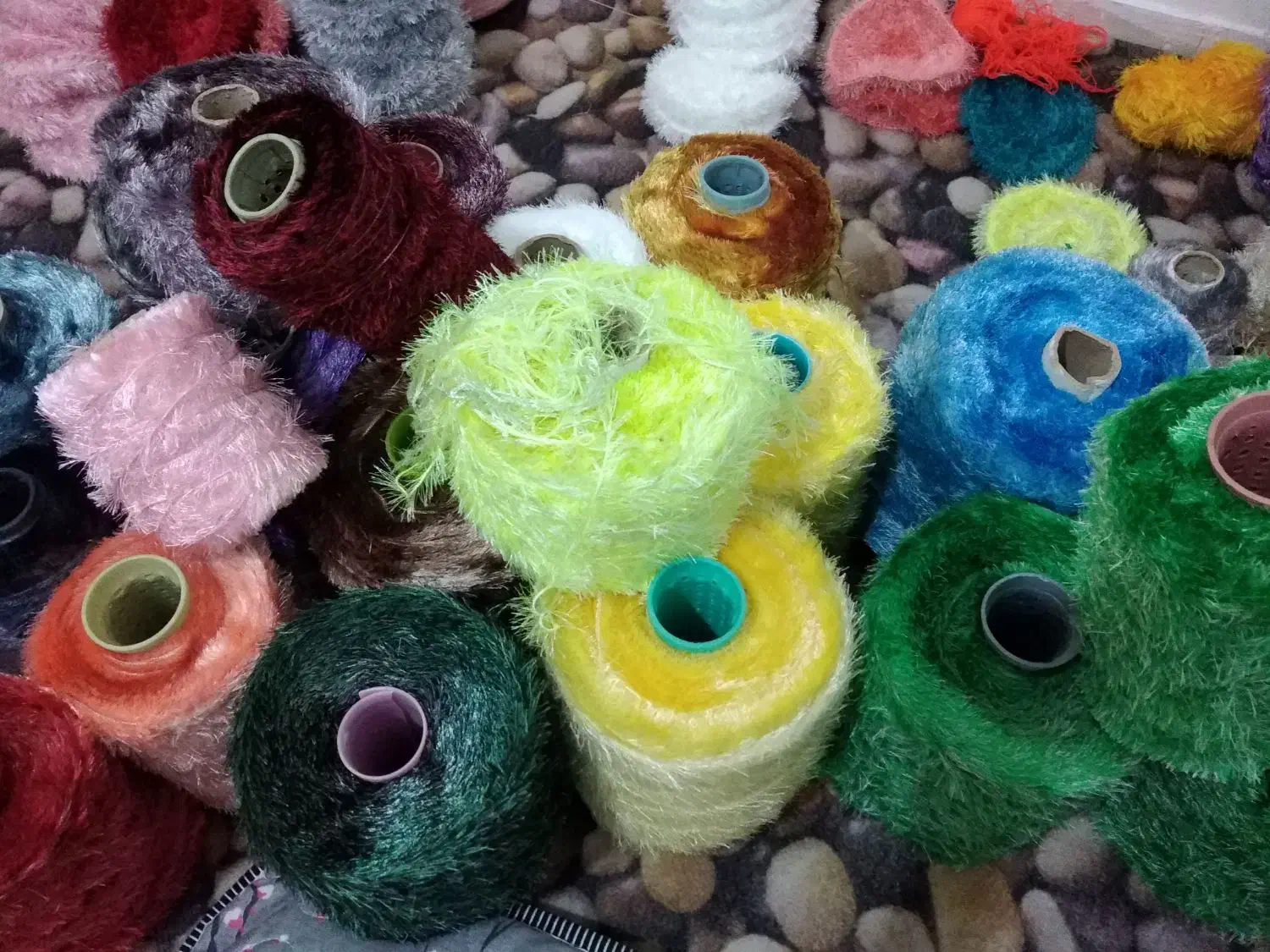 تصویر 5 از نخ یوموش گلستان با بافت نرم و یکنواخت