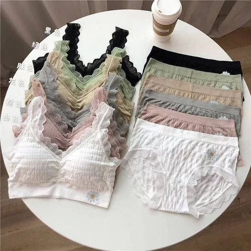 ست راحتی و نخی نیم تنه شورت با طرح بابونه