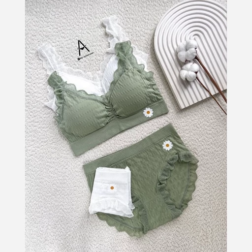 تصویر 1 از ست راحتی و نخی نیم تنه شورت با طرح بابونه