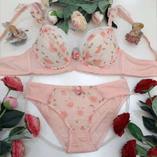 تصویر 1 از ست سوتین و شورت عروس