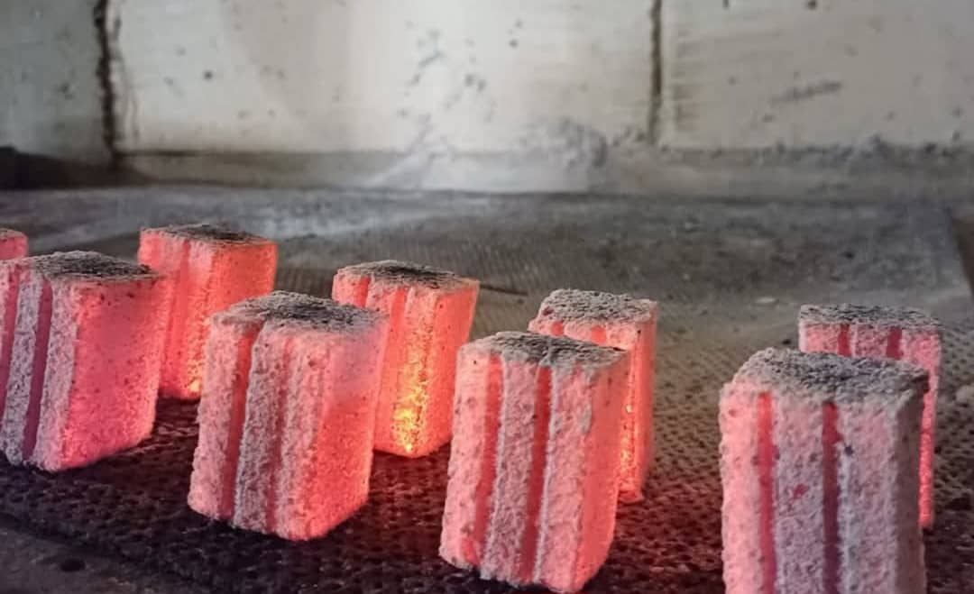 زغال قلیانی مستطیلی شیاردار صد در صد کربن پسته با کیفیت