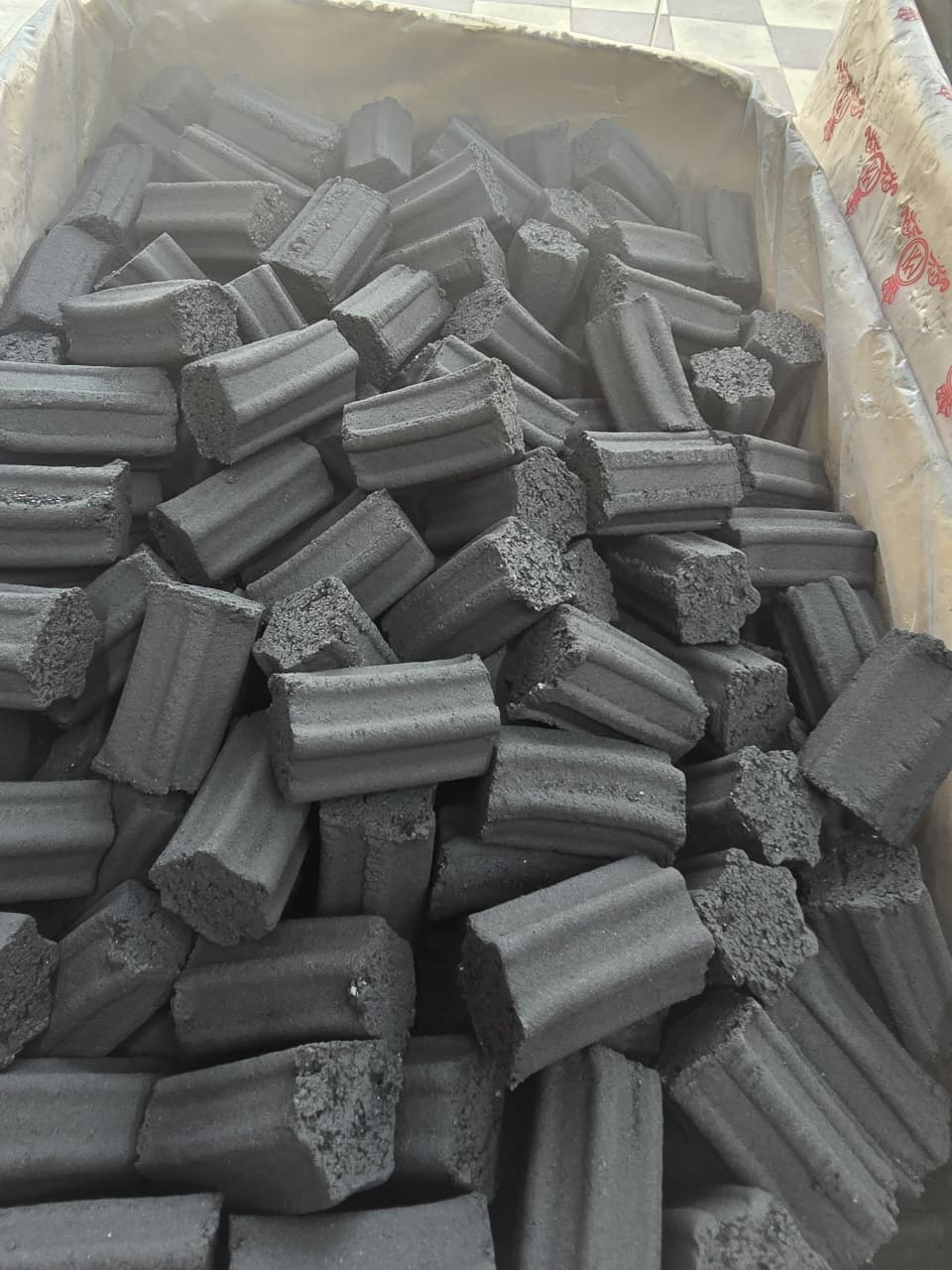 زغال قلیان شش گوش لبه دار فشرده کربن پوست پسته صادراتی