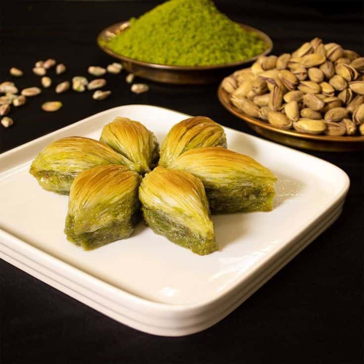 باقلوا پسته با گلاب و زعفران لذیذ درجه‌ یک