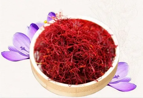 زعفران توکلی نژاد اصل با کیفیت ممتاز و رنگ‌ دهی طبیعی بسیار بالا