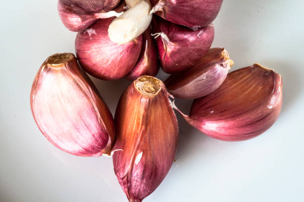 سیر بنفش همدان عطری شیرین و تازه