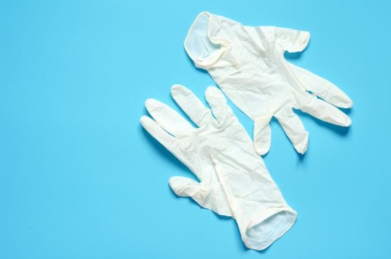 تصویر 2 از دستکش یکبار مصرف وینیل بدون پودر مناسب محیط‌های پزشکی