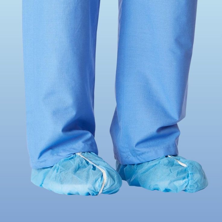 تصویر 1 از کاور کفش بیمارستانی ضخیم و ضد لغزش مناسب محیط‌ های درمانی