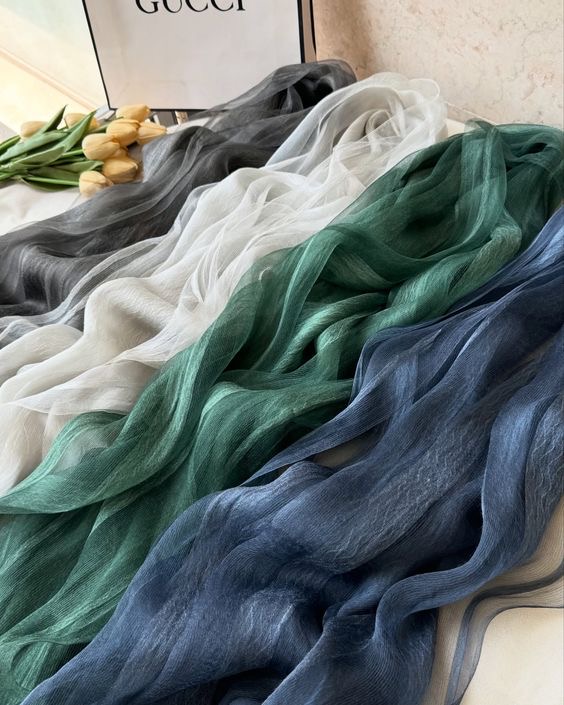 تصویر 4 از پارچه حریر سبک و خنک مناسب دوخت لباس تابستانی و مجلسی