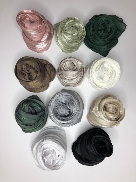 تصویر 2 از پارچه حریر سبک و خنک مناسب دوخت لباس تابستانی و مجلسی