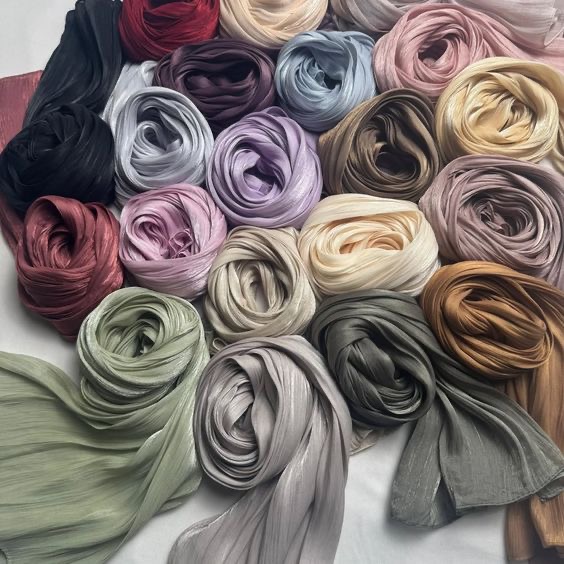 تصویر 1 از پارچه حریر سبک و خنک مناسب دوخت لباس تابستانی و مجلسی