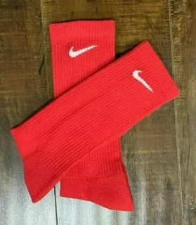 تصویر 4 از جوراب ورزشی قرمز طراحی جذاب