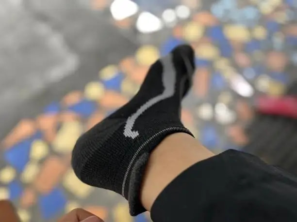 تصویر 2 از جوراب ورزشی ساق کوتاه استپ دار ضد لغزش