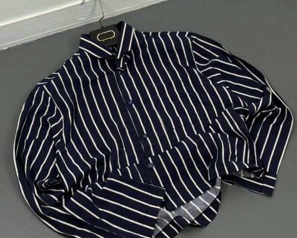 پیراهن مردانه خط‌ دار چند رنگ برای استایل مدرن