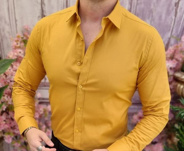 پیراهن مردانه خردلی با پارچه نرم و لطیف مناسب روزمره