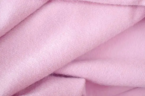 تصویر 3 از پتو مسافرتی صورتی رنگ دو لایه سبک