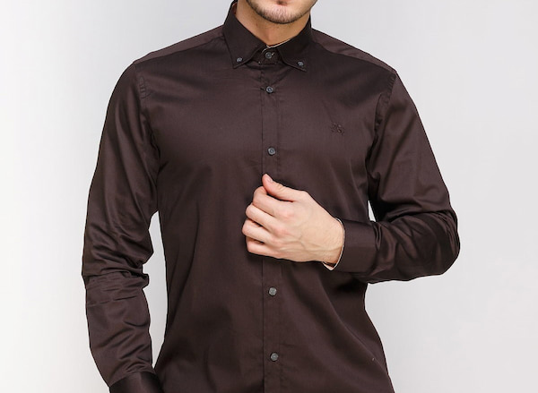 پیراهن مردانه قهوه‌ ای تیره رسمی برای مجالس و مهمانی‌ ها