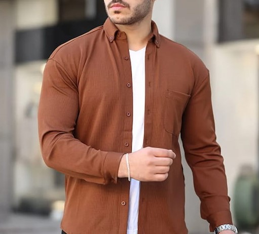 پیراهن مردانه قهوه ای روشن فیت و جذاب با استایل مدرن