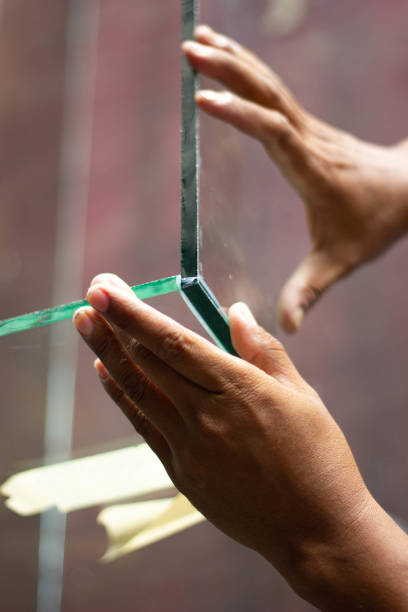 تصویر 1 از شیشه شفاف با سطح صیقلی و عبور نور