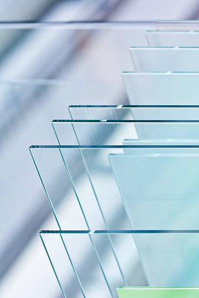 تصویر 3 از شیشه شفاف با سطح صیقلی و عبور نور