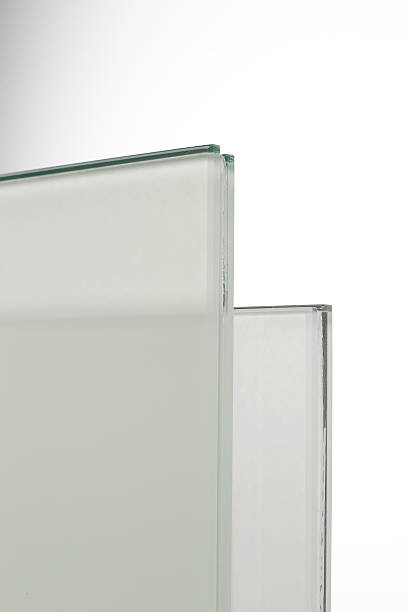 تصویر 4 از شیشه شفاف با سطح صیقلی و عبور نور