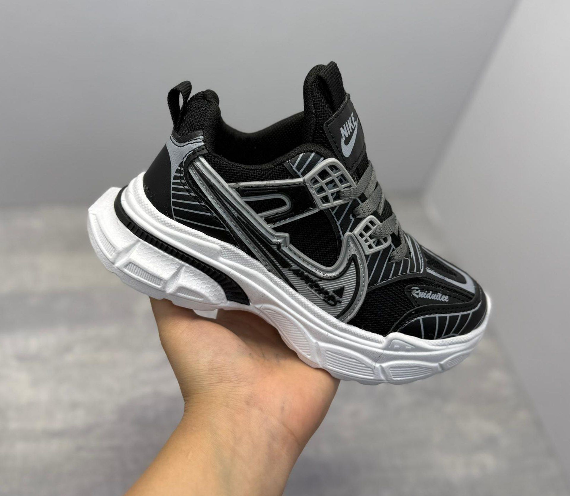 تصویر 1 از کفش ساکونی مردانه زیبا با شرایط فوق العاده