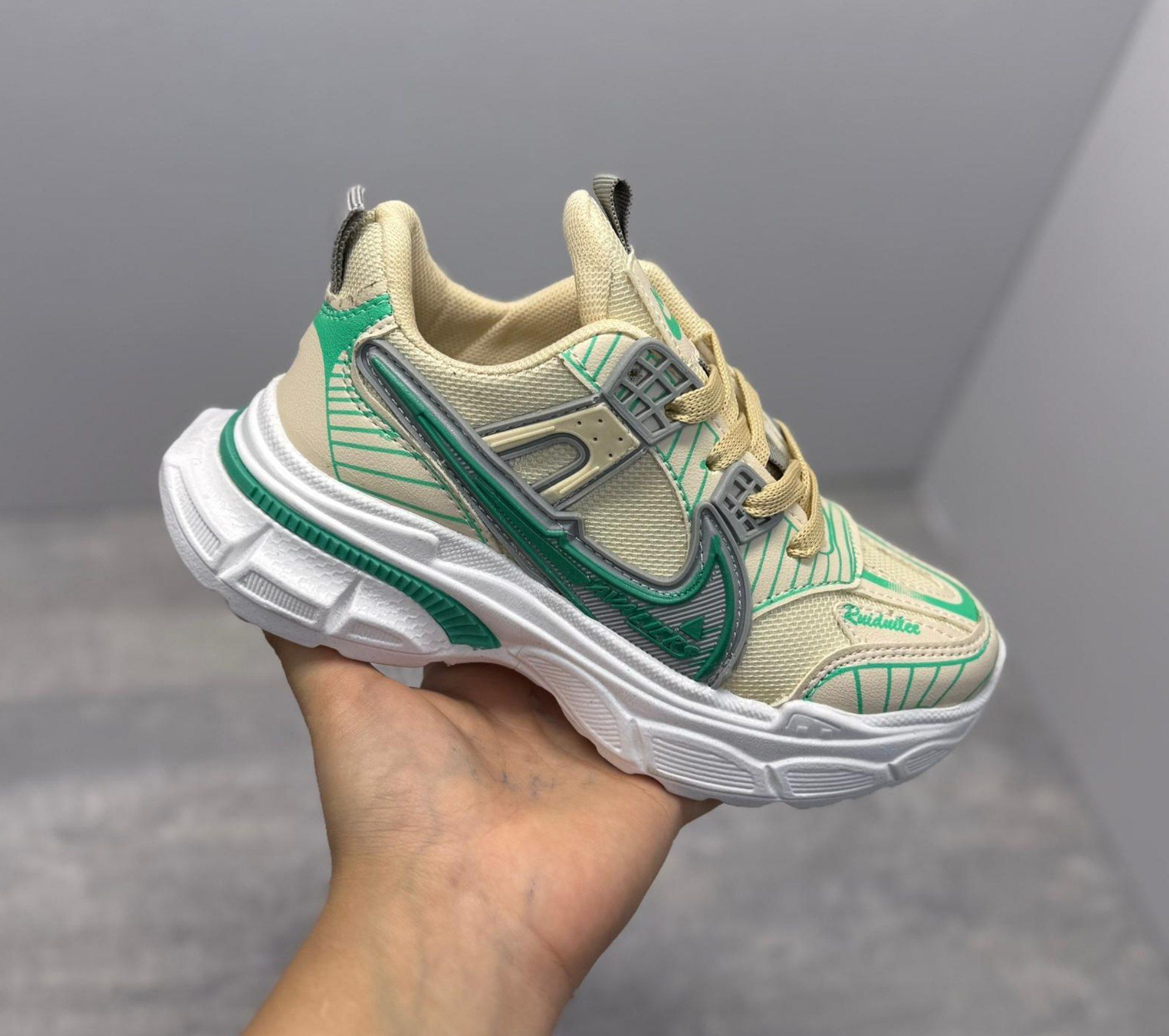 کفش ساکونی زنانه شیک با کیفیت و ارزان