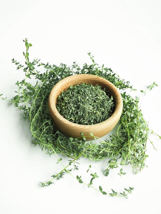 تصویر 3 از سبزی خشک ریحان خوش‌ طعم مناسب انواع غذاها و دمنوش‌ ها