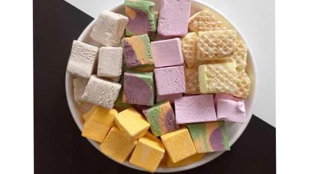 تصویر 3 از بستنی خشک جرقه ای طعم چند میوه + حس تازگی و هیجان