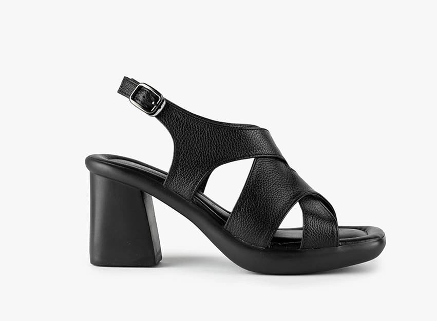 صندل زنانه چرم طبیعی با زیره مقاوم